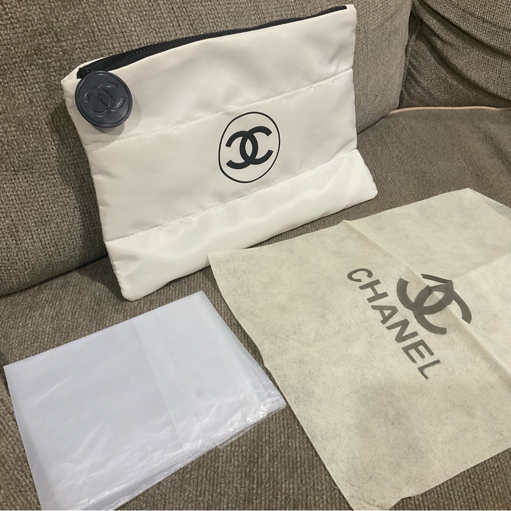 New Chanel White Puffy Padded Makeup Pouch/Clutch/iPAD Case (large size)